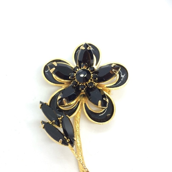 !!SOLD!! VINTAGE BLACK RHINESTONE FLOWER BROOCH PIN GOLD TONE - Picture 6 of 17